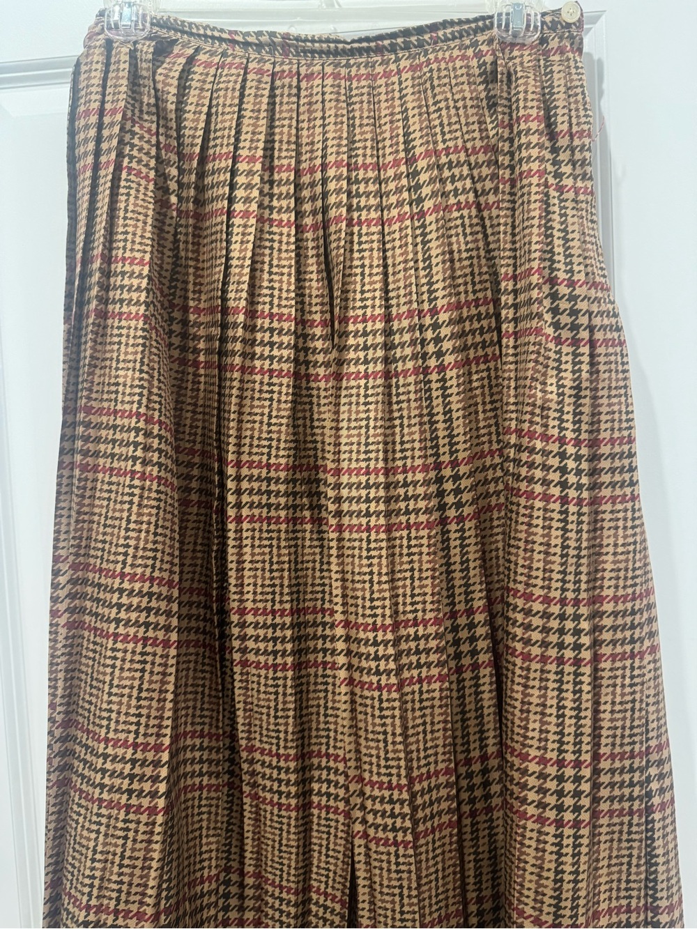 Ralph Lauren Pleated Houndstooth Skirt in Tan and Black with Burgundy Accents